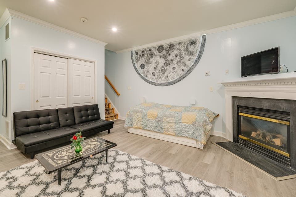 Day Trip to DC - Sterling Studio w/ Pool Access Apartment in Sterling