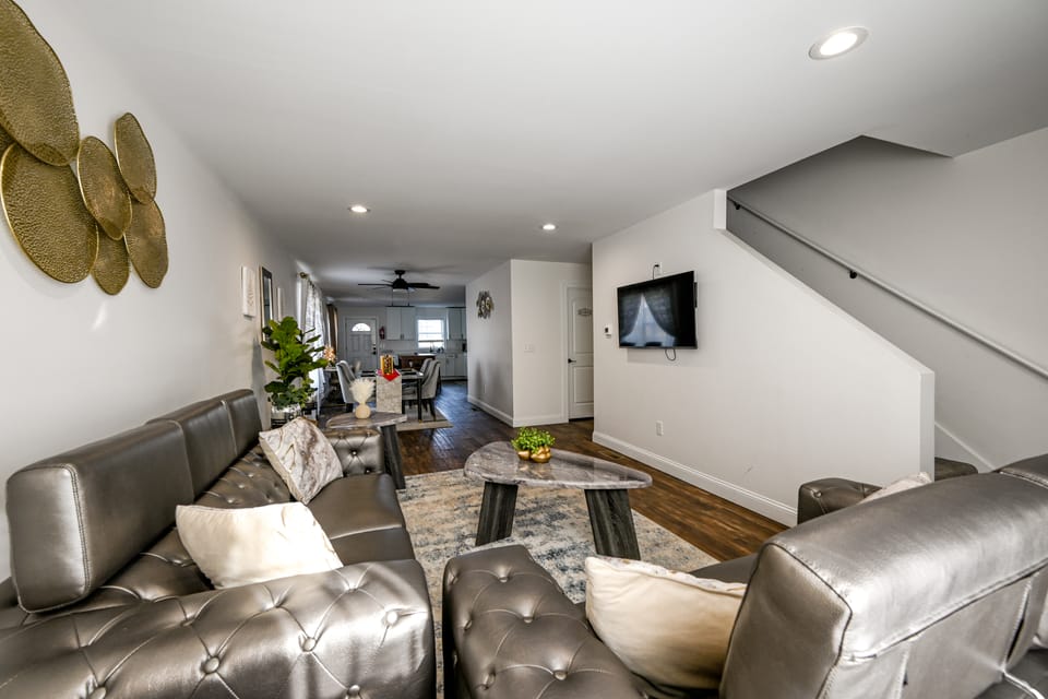 1 Mi to MGM Springfield: Cozy Winter Duplex! Apartment in Springfield
