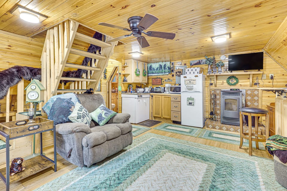 Carrollton Cabin w/ Patio & Fire Pit! Apartment in Ohio