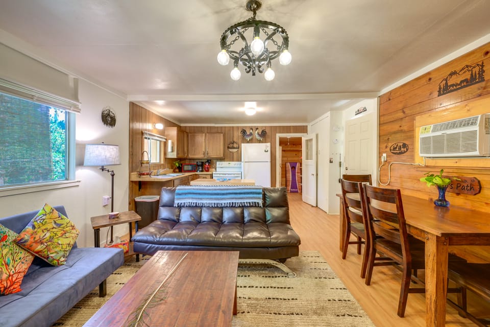 Rustic Cabin w/ Patio: 8 Mi to Kings Canyon Park House in Sierra Nevada