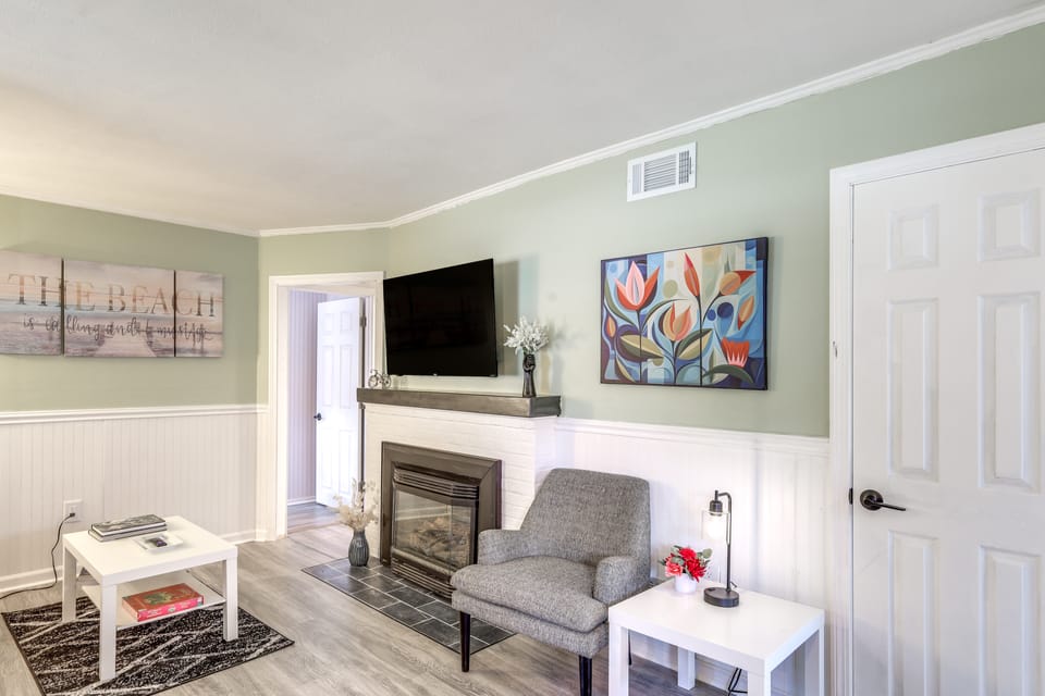 < 2 Mi to Beach: Cozy Cottage w/ Patio on Cape Cod Cottage in Hyannis