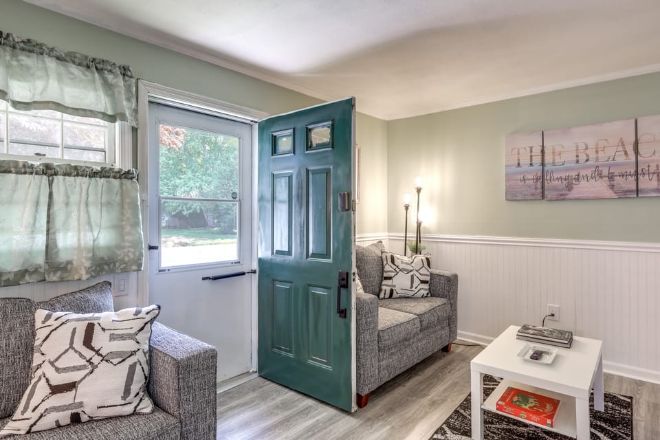 < 2 Mi to Beach: Cozy Cottage w/ Patio on Cape Cod Cottage in Hyannis