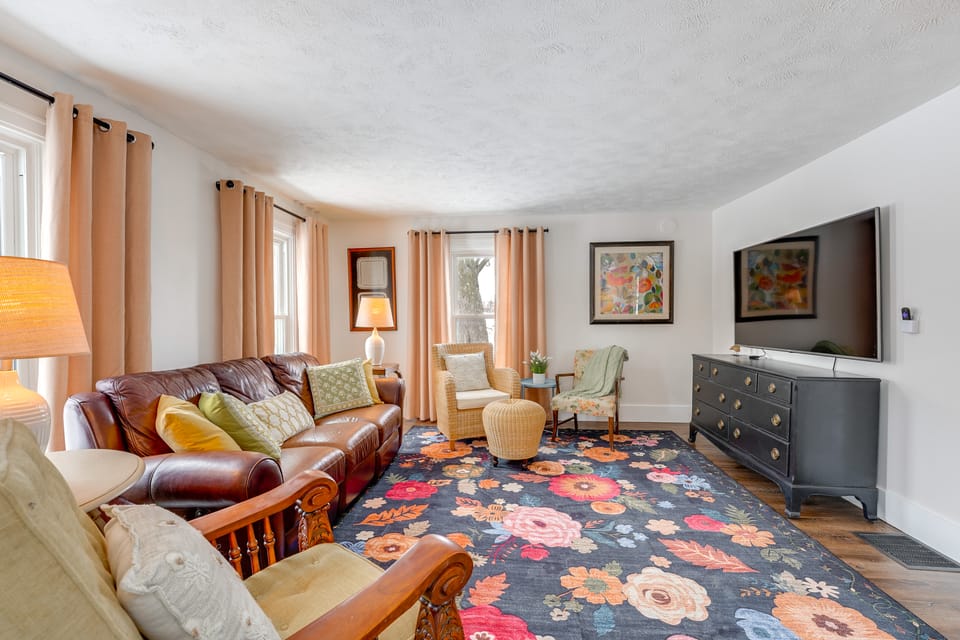 'City Girl Farmhouse' in Hudsonville w/ Hot Tub House in Hudsonville