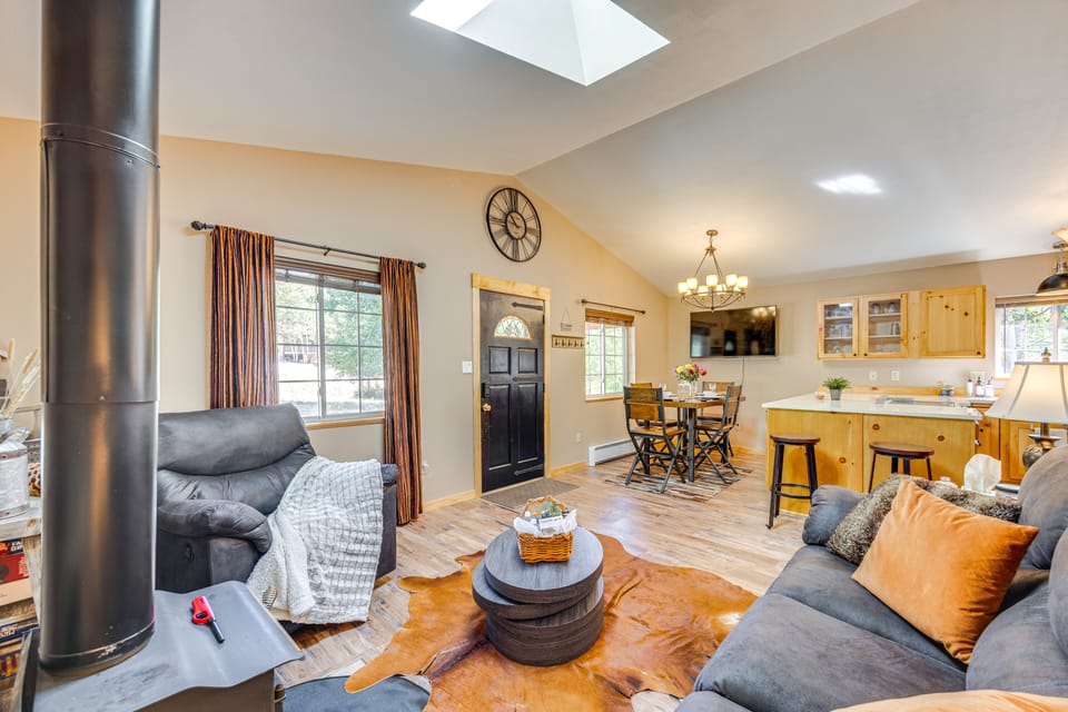 Cabin in Eleven Mile Village w/ Patio & Gas Grill! House in Park County