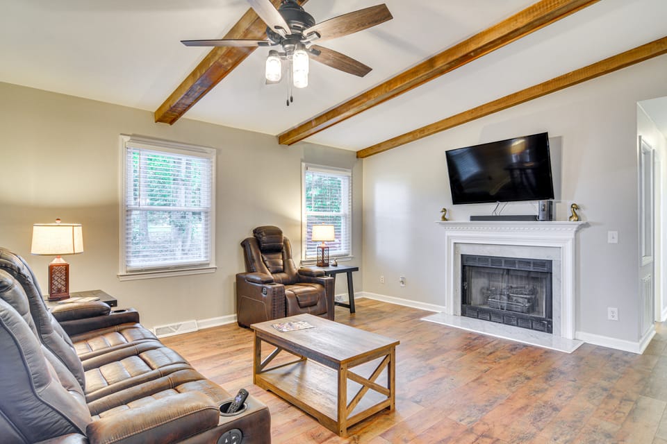 Private Yard & Deck: High Point Home Base! House in North Carolina
