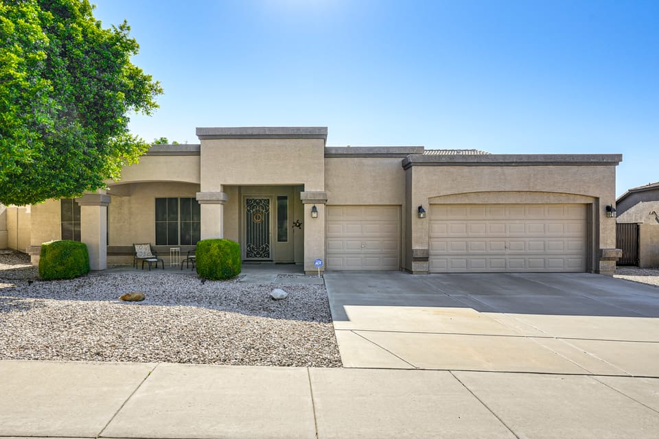 Hiking Days, Hot Tub Soaks! Extended Phoenix Stay House in Phoenix