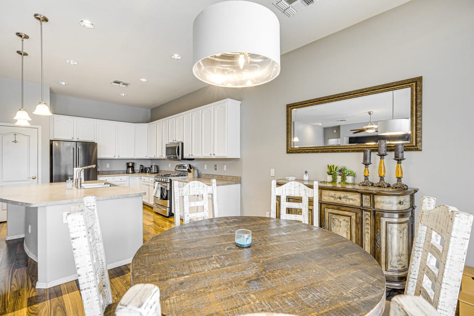 Hiking Days, Hot Tub Soaks! Extended Phoenix Stay House in Phoenix