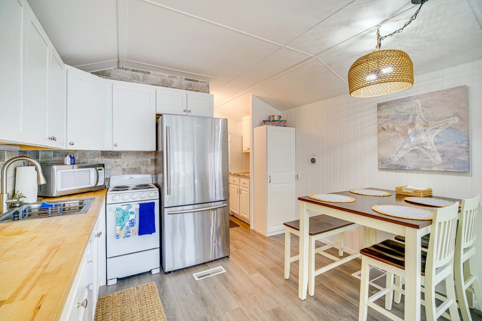 Island Cottage in Jensen Beach w/ Pool Access! Cottage in Hutchinson Island