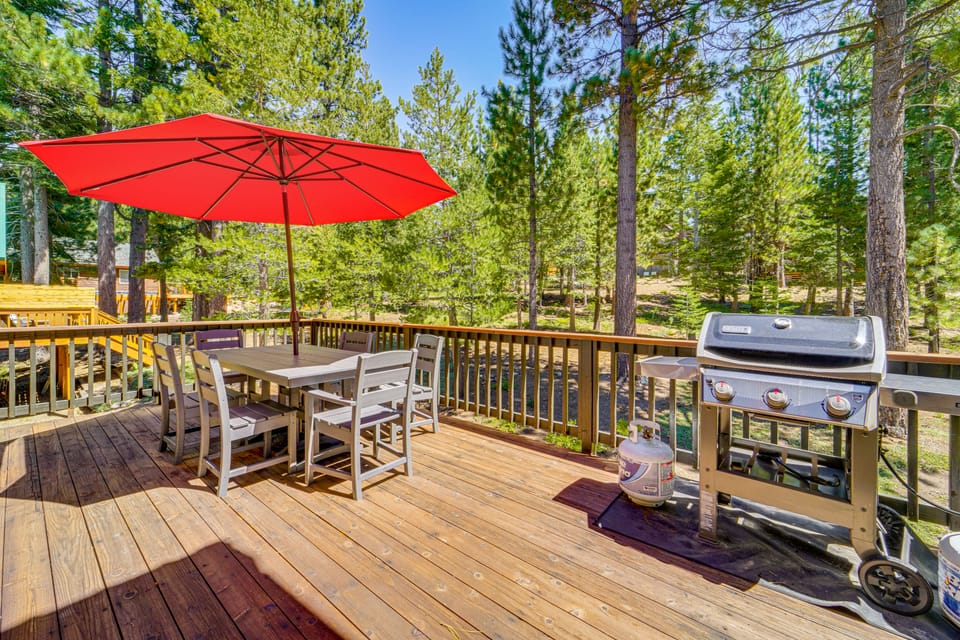 Sunny Cabin: 1 Mi to Tahoe Donner Resort! House in Truckee