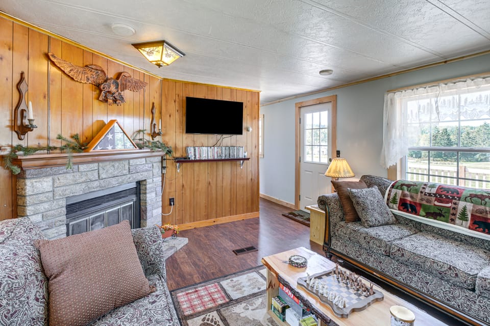 Pet-Friendly Perham Home: Fire Pit + Trail Access! House in Maine