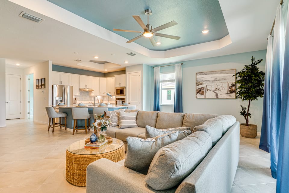 Luxe Venice Gem w/ Outdoor Pool & Hot Tub House in North Port