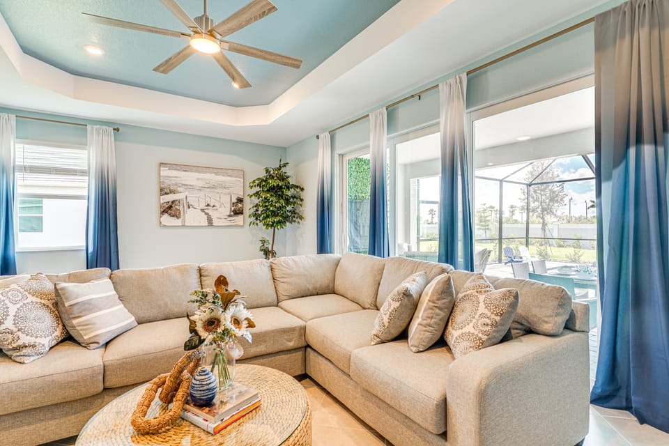 Luxe Venice Gem w/ Outdoor Pool & Hot Tub House in North Port