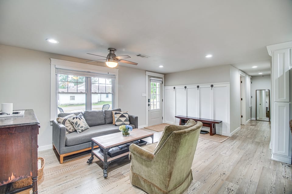 Rural Spiro Getaway w/ Private Deck! Cottage in Arkansas