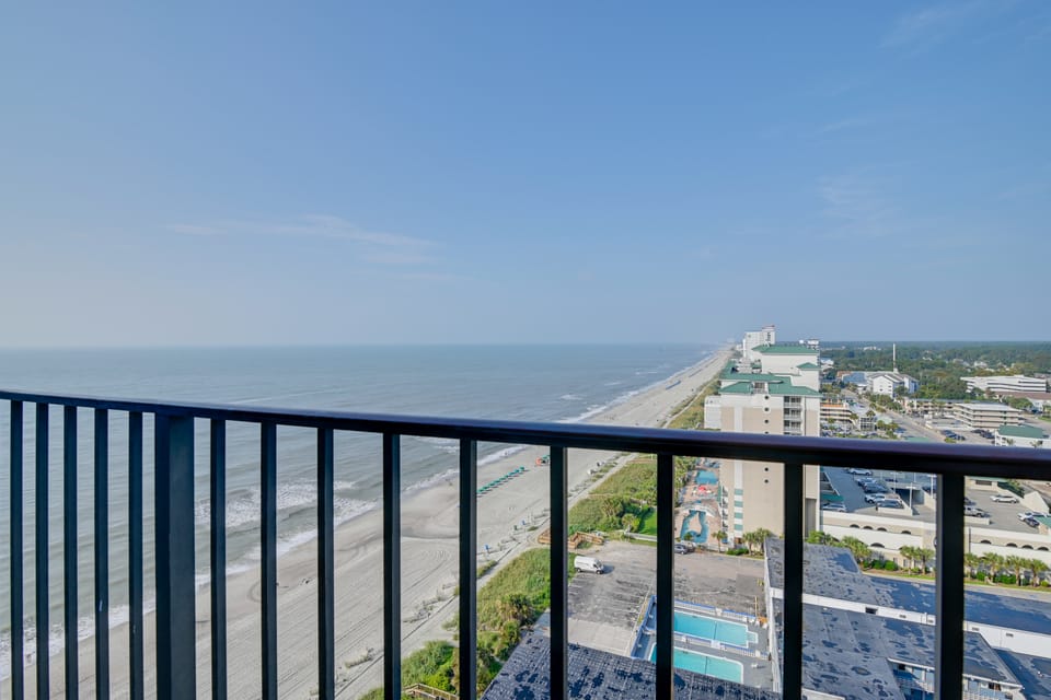 Oceanfront Condo w/ Resort Perks in Myrtle Beach Apartment in Myrtle Beach