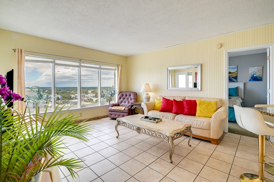 Oceanfront Condo w/ Resort Perks in Myrtle Beach Apartment in Myrtle Beach