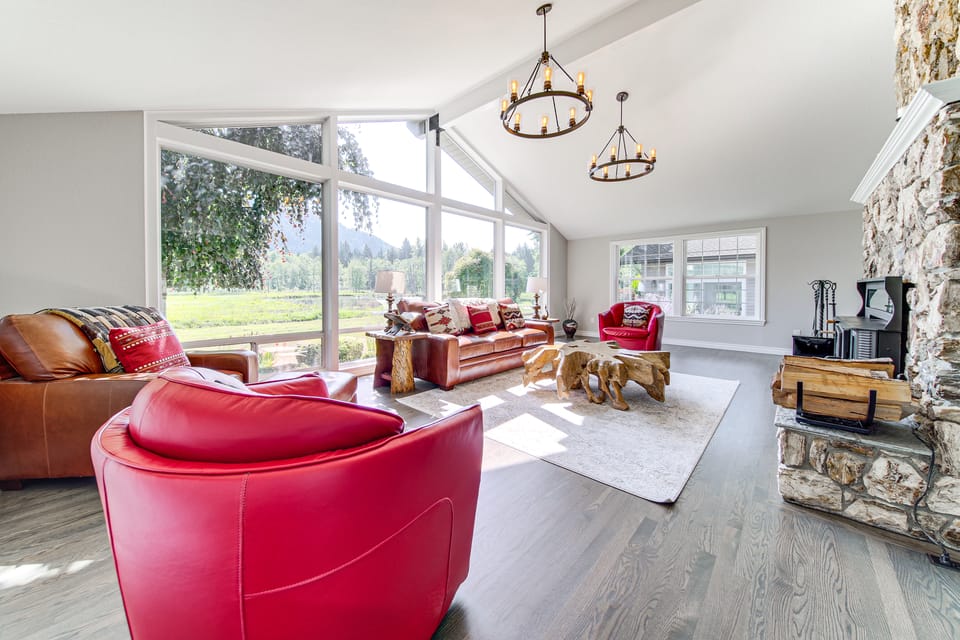 Private Pond & Indoor Pool: Grand Arlington Villa! Villa in Washington