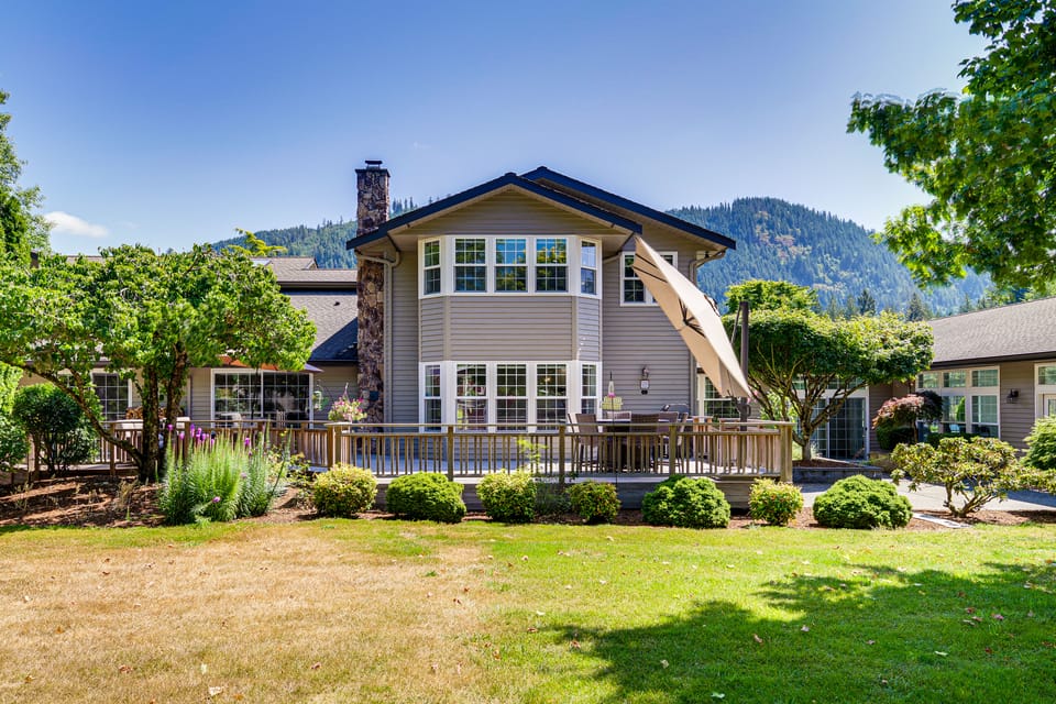 Private Pond & Indoor Pool: Grand Arlington Villa! Villa in Washington