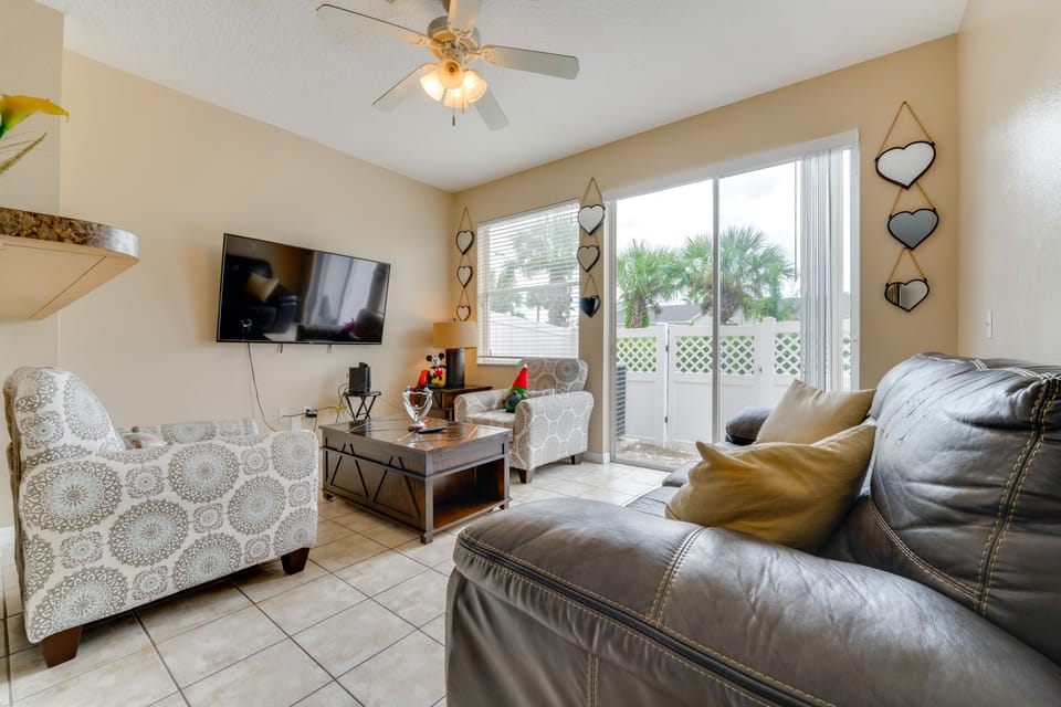 4 Mi to Disney! Family Townhome w/ Pool Access Apartment in Osceola County