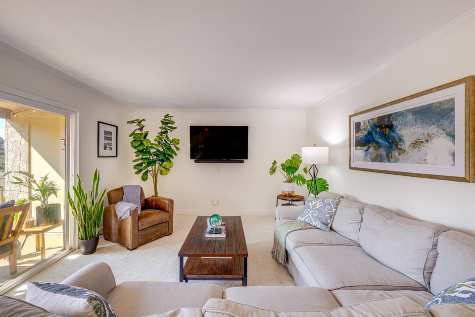 San Diego Condo w/ Pool Access ~ 2 Mi to Beach! Apartment in La Jolla