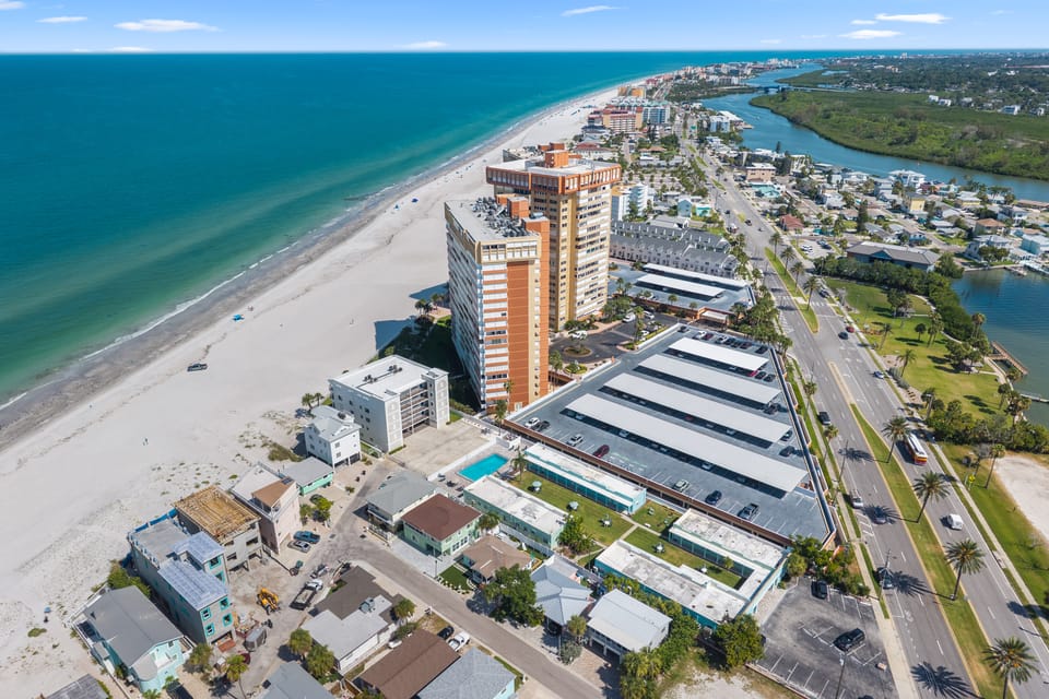 Beachfront Condo: Redington Shores Retreat! Apartment in Redington Shores