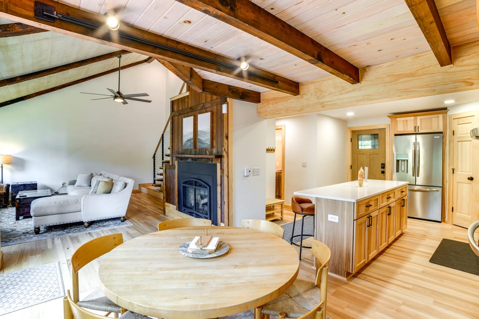 Skier's Paradise: Townhome w/ Deck in Cortland! Apartment in Pennsylvania