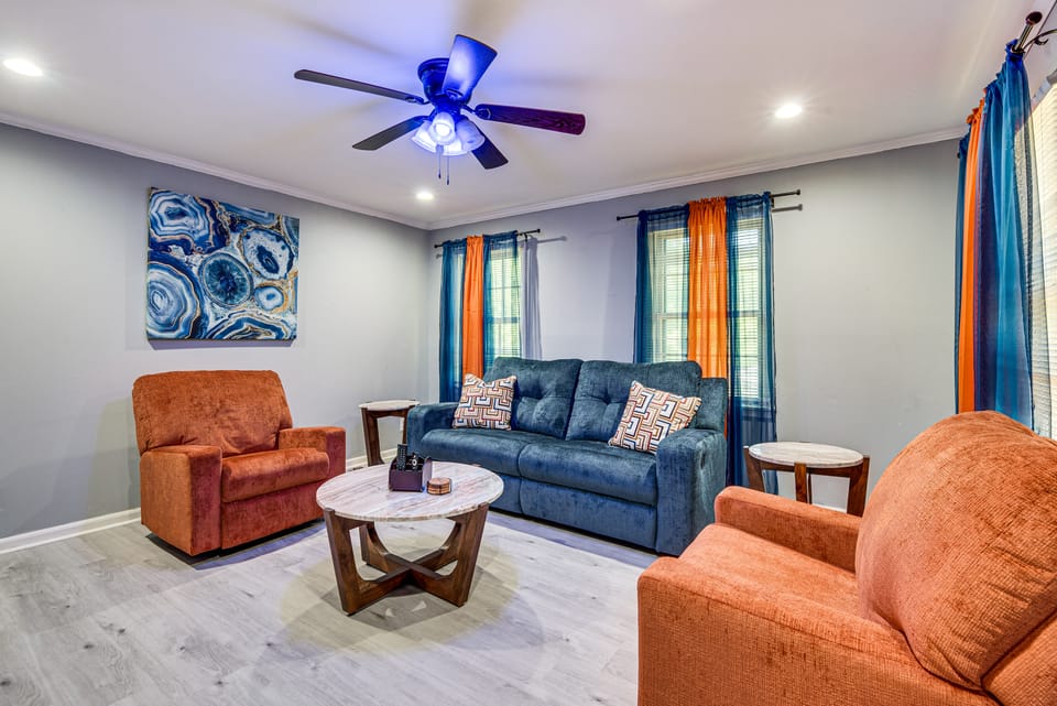 Spacious Home w/ Hot Tub, 14 Mi to Downtown ATL! House in East Point
