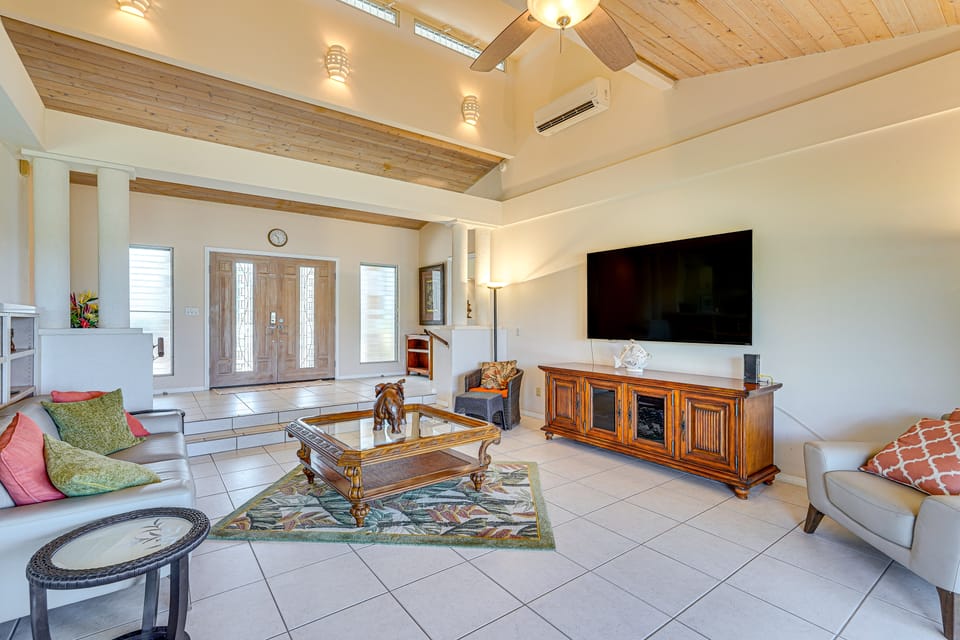 Ocean-View Oasis w/ Pool in Kailua-Kona! House in Holualoa