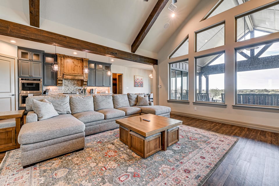 Elegant 'Sunset Meadow Ranch' in Texas w/ Hot Tub House in Texas