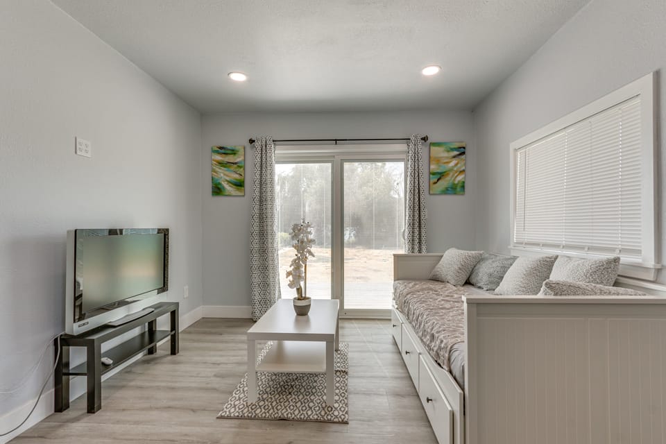 End Unit w/ Clear Lake Access in NorCal! Apartment in Clear Lake