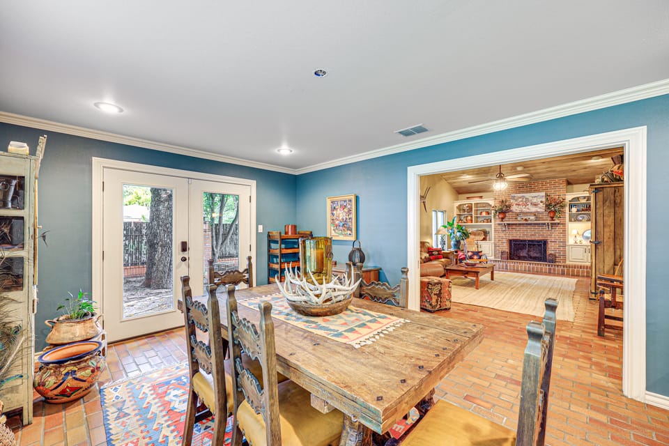 Del Rio Home w/ Large Yard, BBQ + Fireplace! House in Del Rio