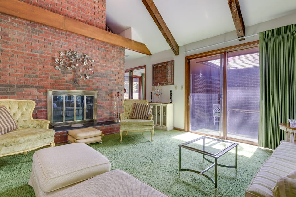 Retro Ohio Home on 1-Acre Property House in Xenia