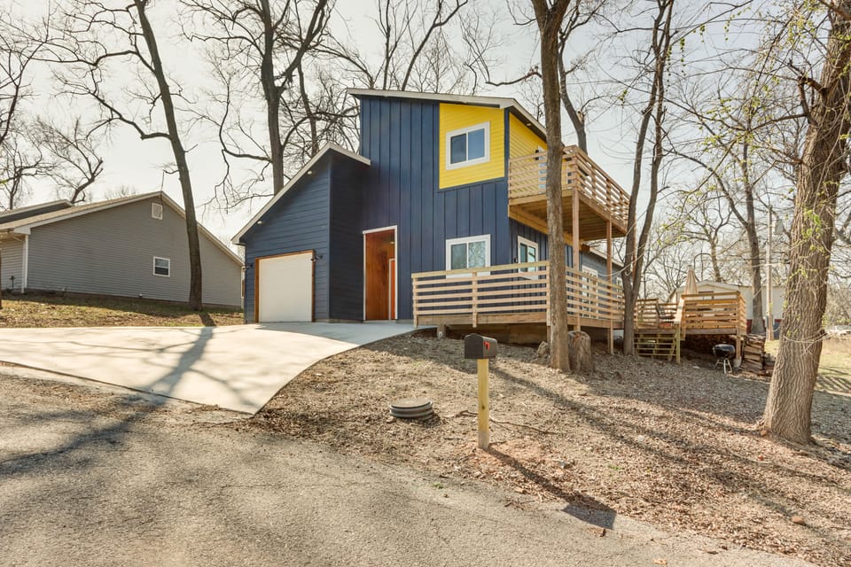 1/2 Mi to Grand Lake: Home w/ Furnished Deck! House in Ozark Mountains