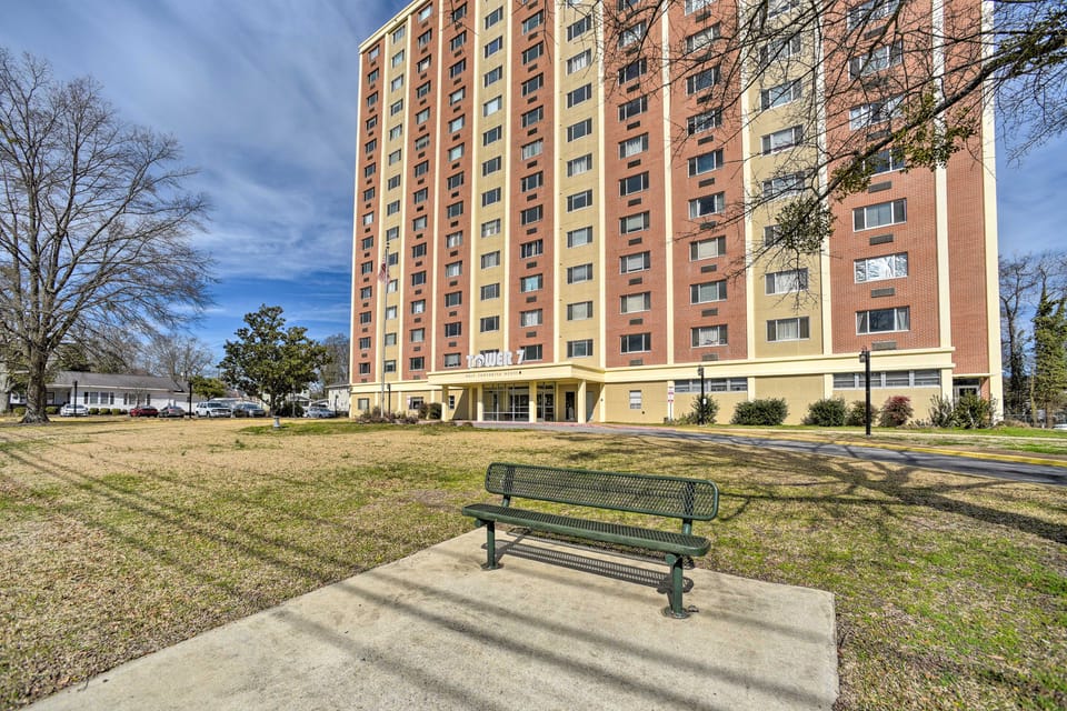 Ideally Located Studio w/ Off-Street Parking! Apartment in Gadsden