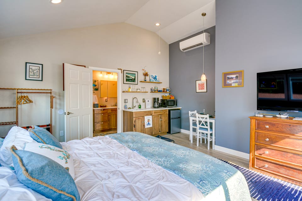 Bremerton Studio w/ Bay View: Beach Access! Apartment in Hood Canal