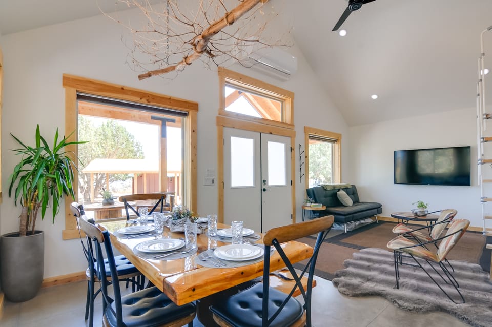 Zion Nat’l Park View: Premium Apple Valley Cabin! House in Utah