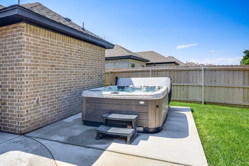 Amarillo Home w/ Hot Tub, 7 Mi to Wolflin Square! House in Amarillo