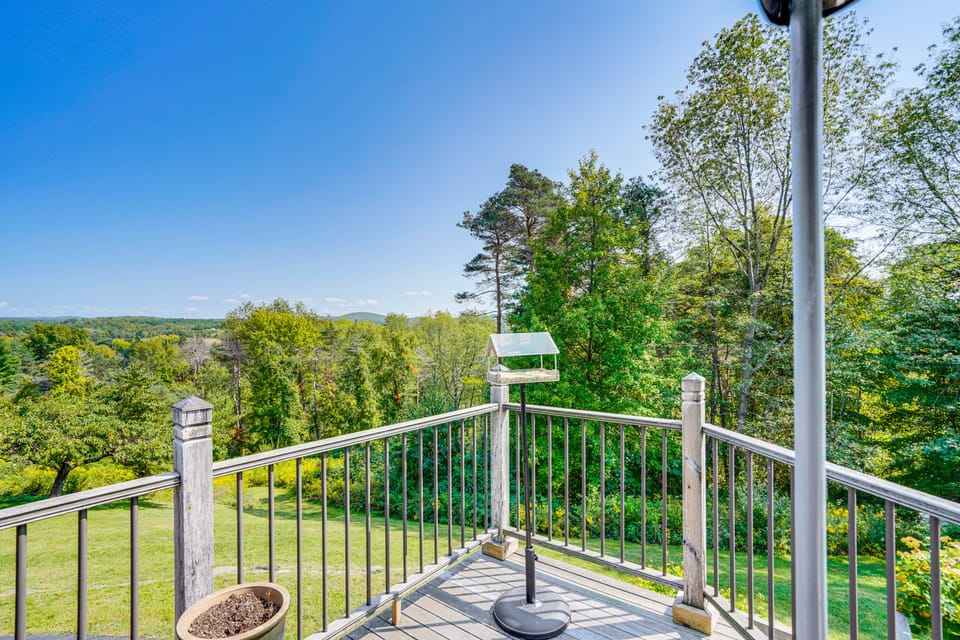 Mtn-View Retreat in Huson Valley: Great for Groups House in Hollowville