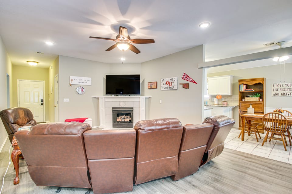 5 Mi to University of Oklahoma: Home w/ Patio! House in Norman