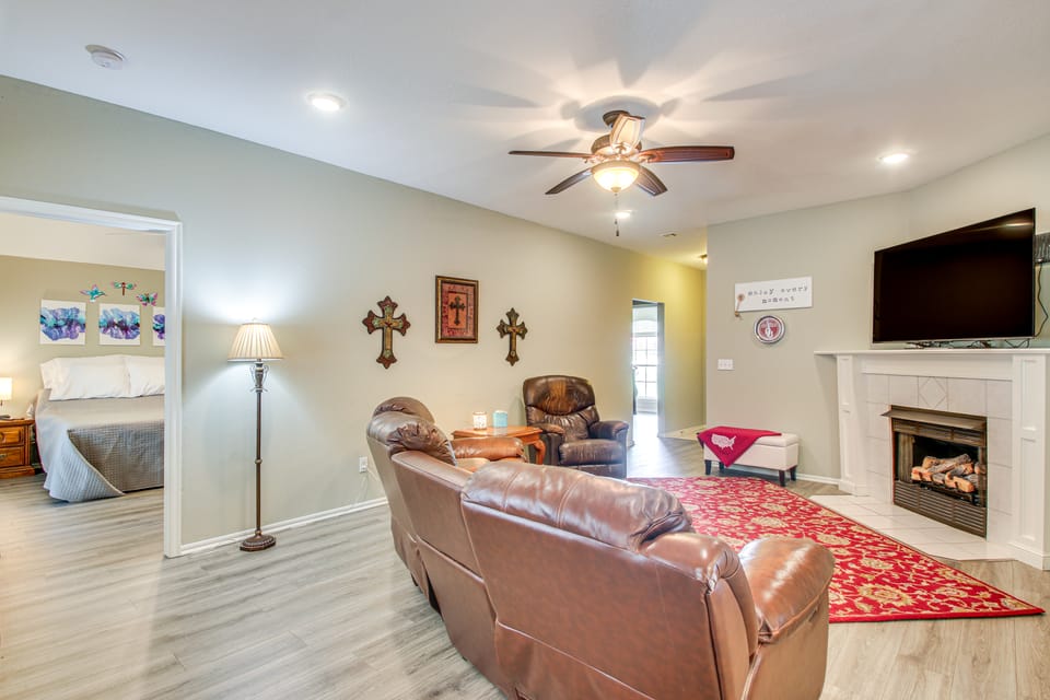 5 Mi to University of Oklahoma: Home w/ Patio! House in Norman