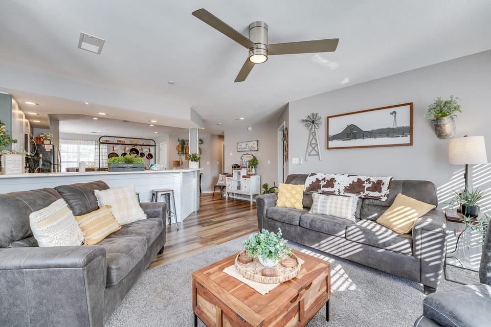 Condo w/ Pool ~ 2 Mi to Table Rock Lake! Apartment in Branson