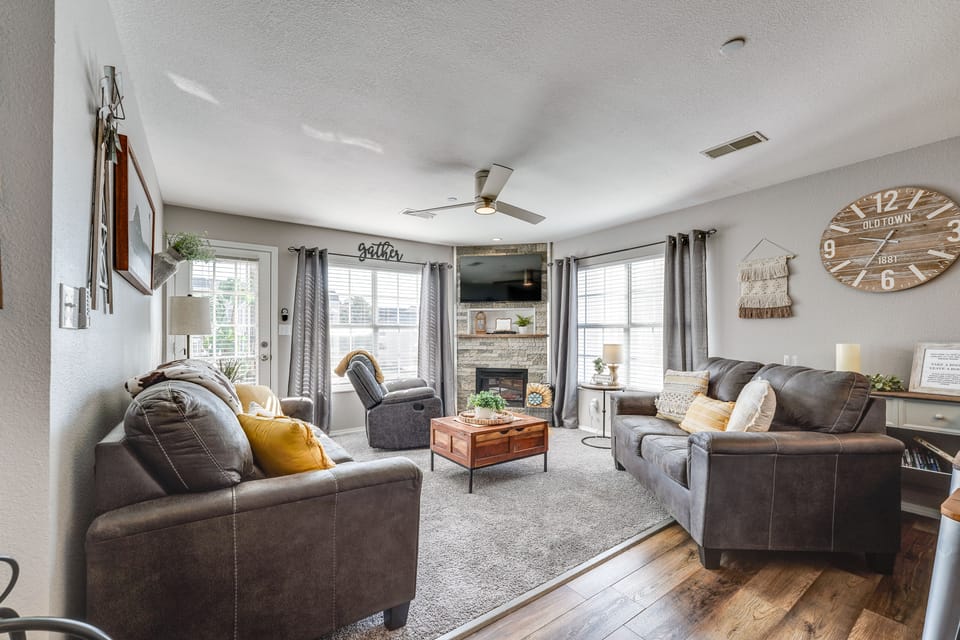 Condo w/ Pool ~ 2 Mi to Table Rock Lake! Apartment in Branson