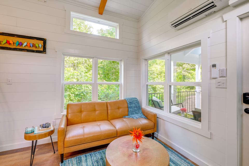 Franklin Cottage: Deck w/ Blue Ridge Mtn Views! Cottage in Tennessee