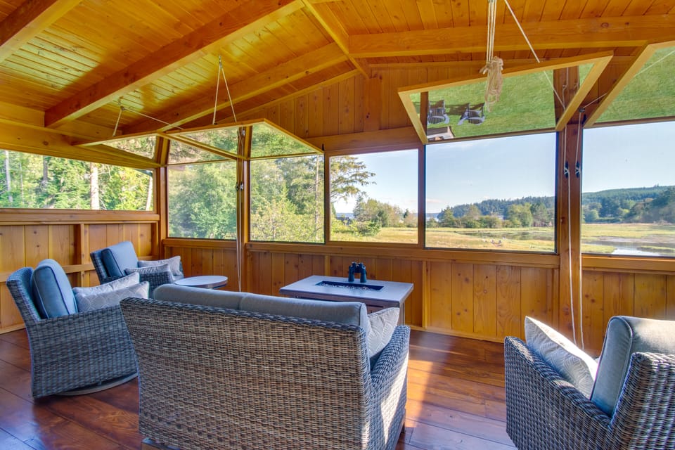 Puget Sound Views, 8.5 Acres! Luxury Outdoor Oasis House in Port Ludlow