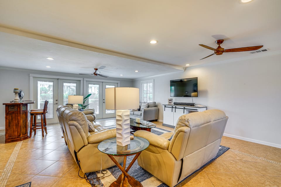 Canal-Front Home w/ Boat Lift in Cape Coral! House in Cape Coral