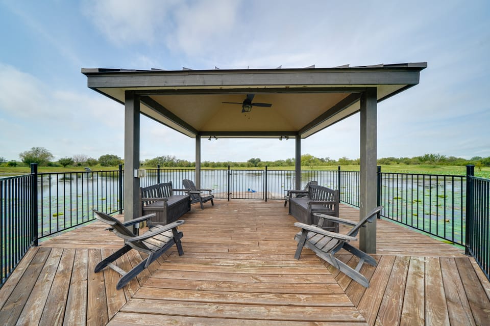 Legacy Ranch Escape: Game Room & Lake Access House in Rio Grande