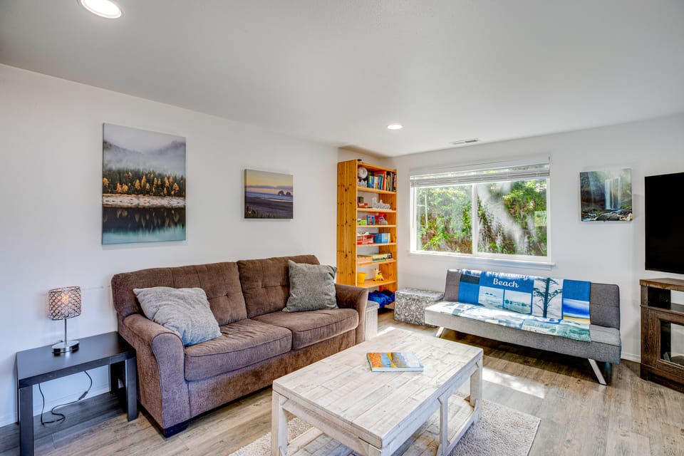 Rockaway Beach House - Walk to Ocean! House in Rockaway Beach