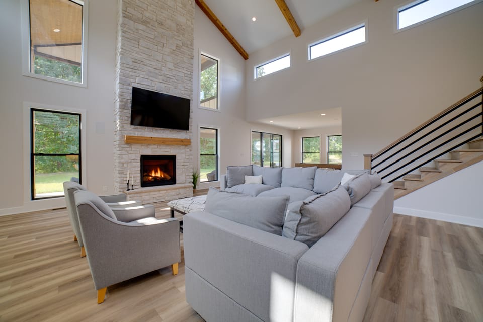 Kouts Home: High-End Retreat in Secluded Setting House in Indiana