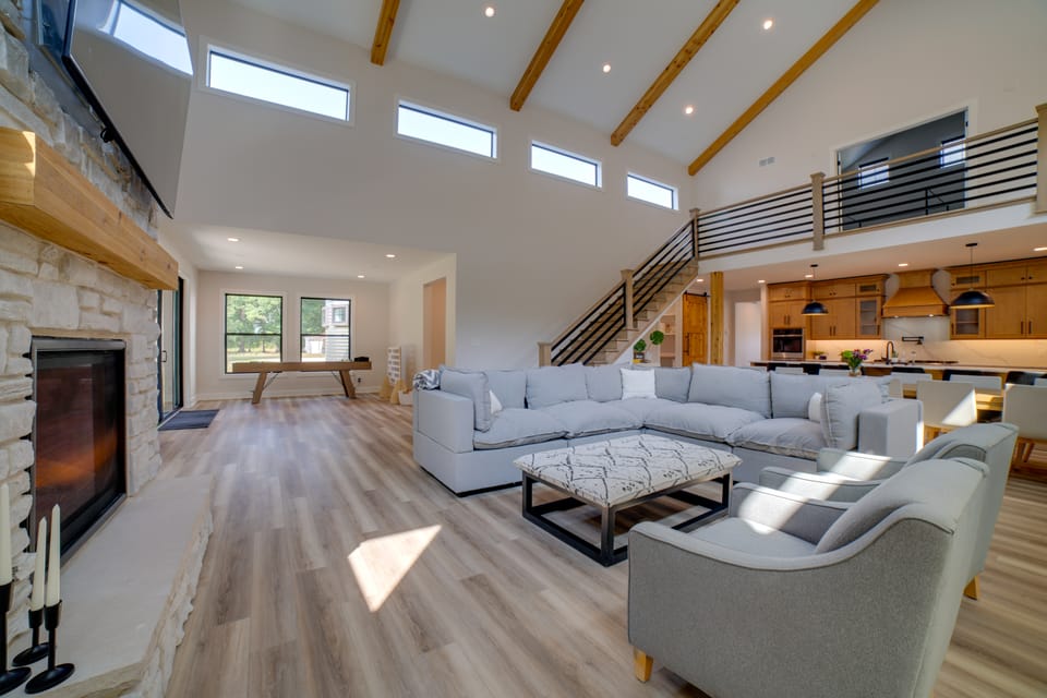 Kouts Home: High-End Retreat in Secluded Setting House in Indiana