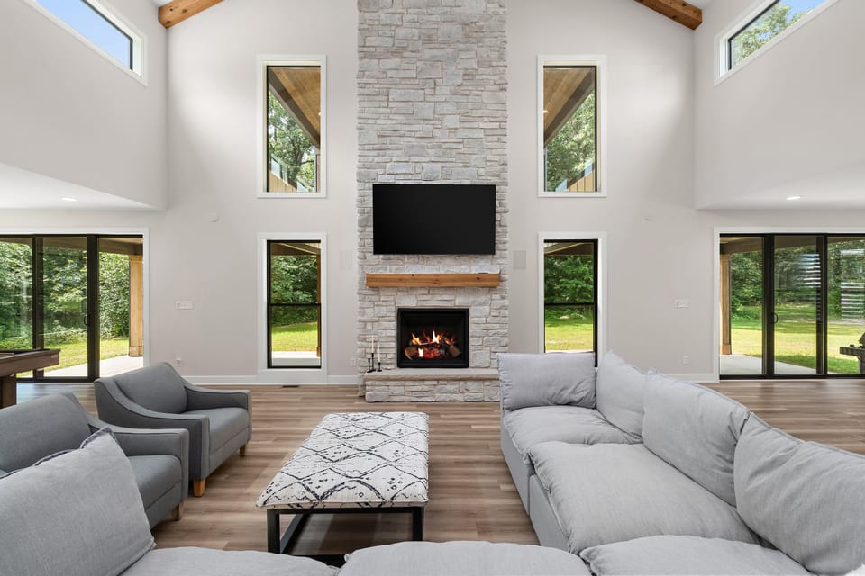 Kouts Home: High-End Retreat in Secluded Setting House in Indiana