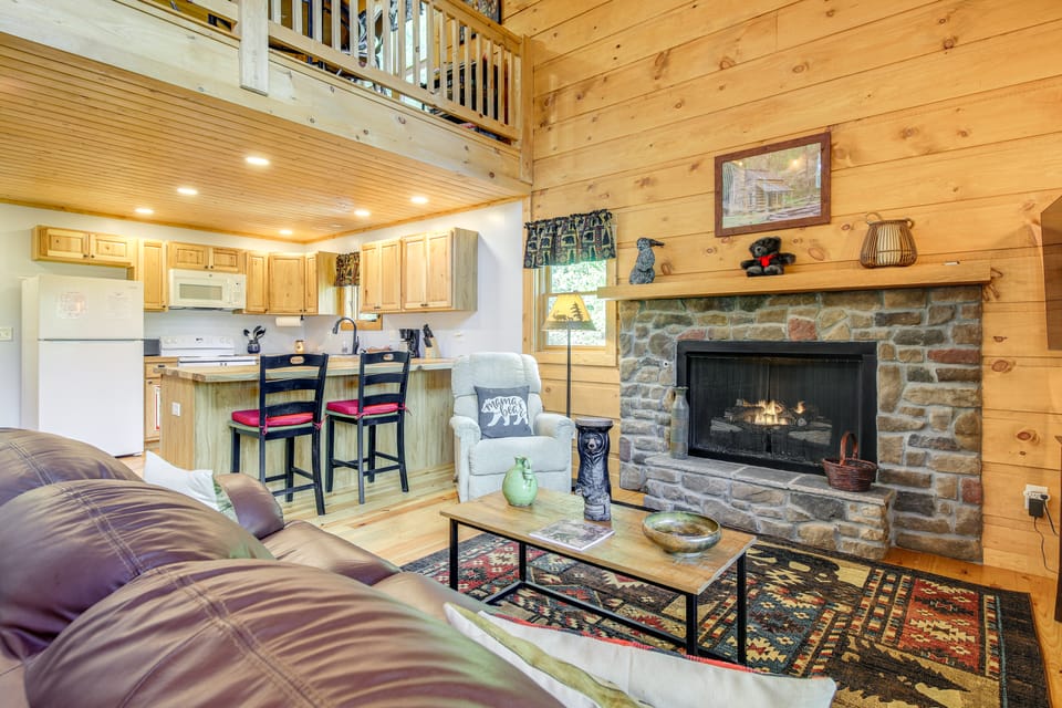 Mtn-View Cabin Near Dollywood: Hike, Play, Unwind! House in Sevier County